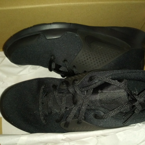 Nikes - Picture 2 of 3